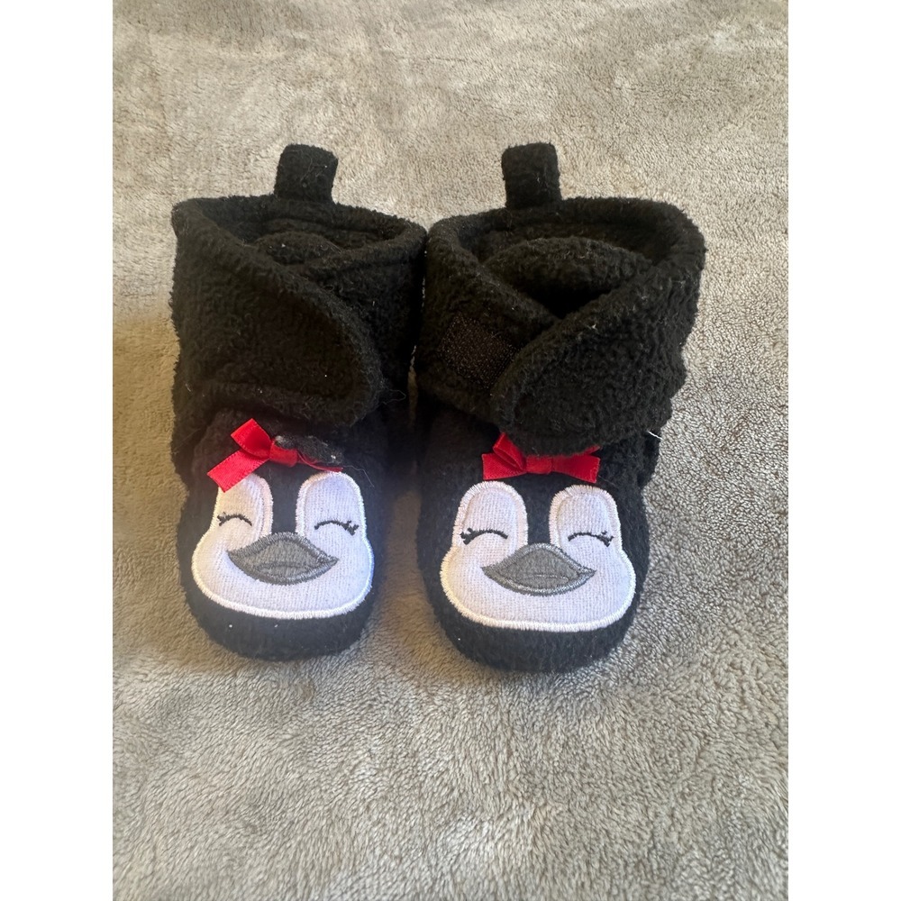 Penguin‎ baby booties, fleece feet wraps